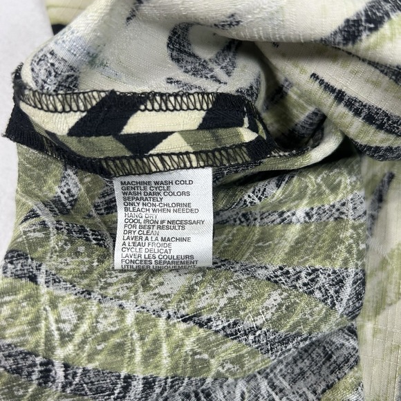 Tommy Bahama Men's XLX Black Floral 100% Silk Short Sleeve Button Up Shirt - Picture 5 of 5